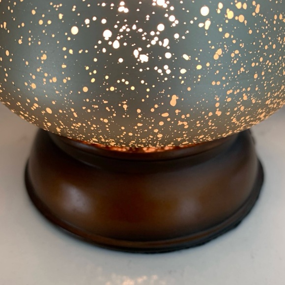 SCENTSY Cream Tulip Lamp Shade Warmer EUC - Picture 5 of 8